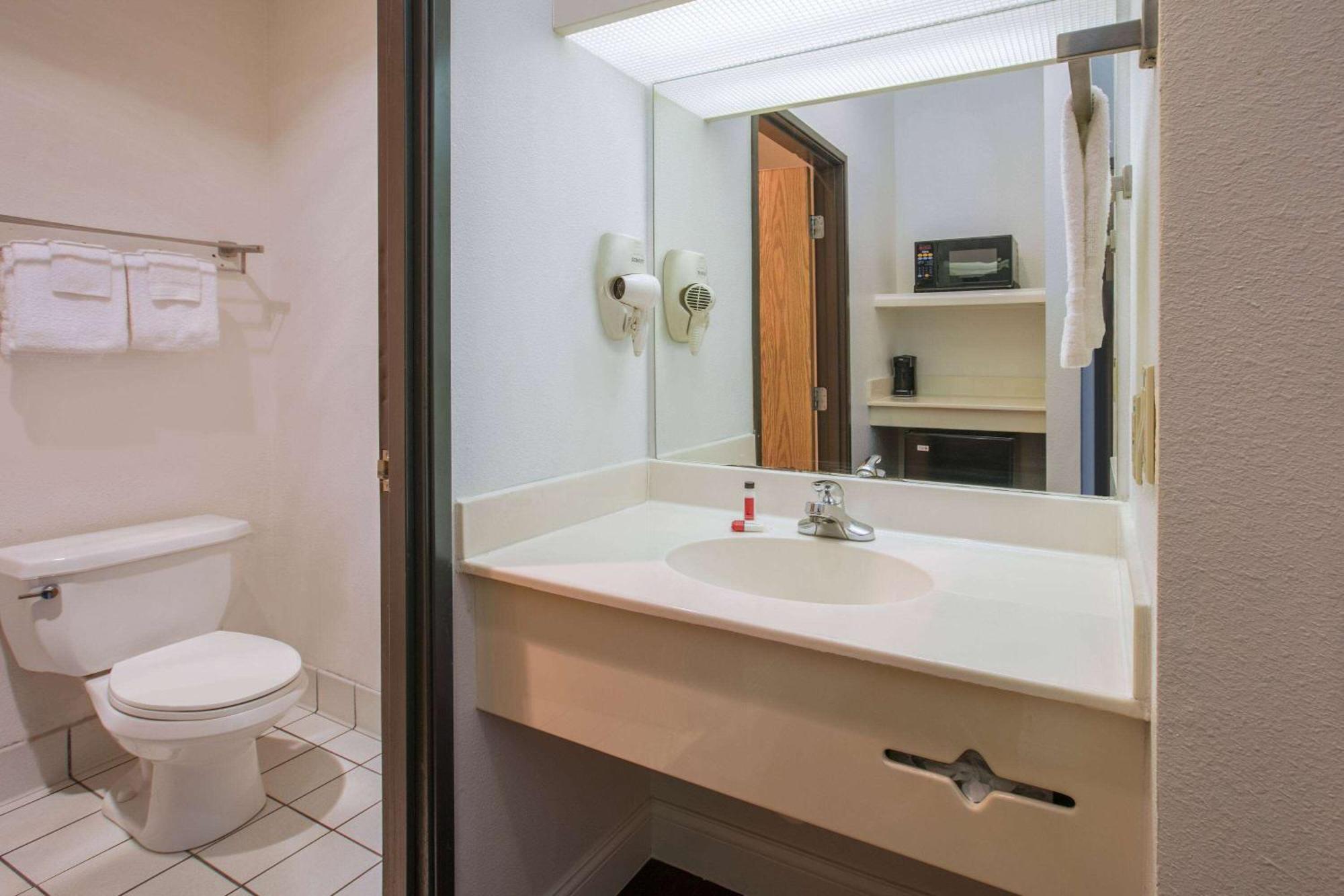 Super 8 By Wyndham Garland North Dallas Area Экстерьер фото
