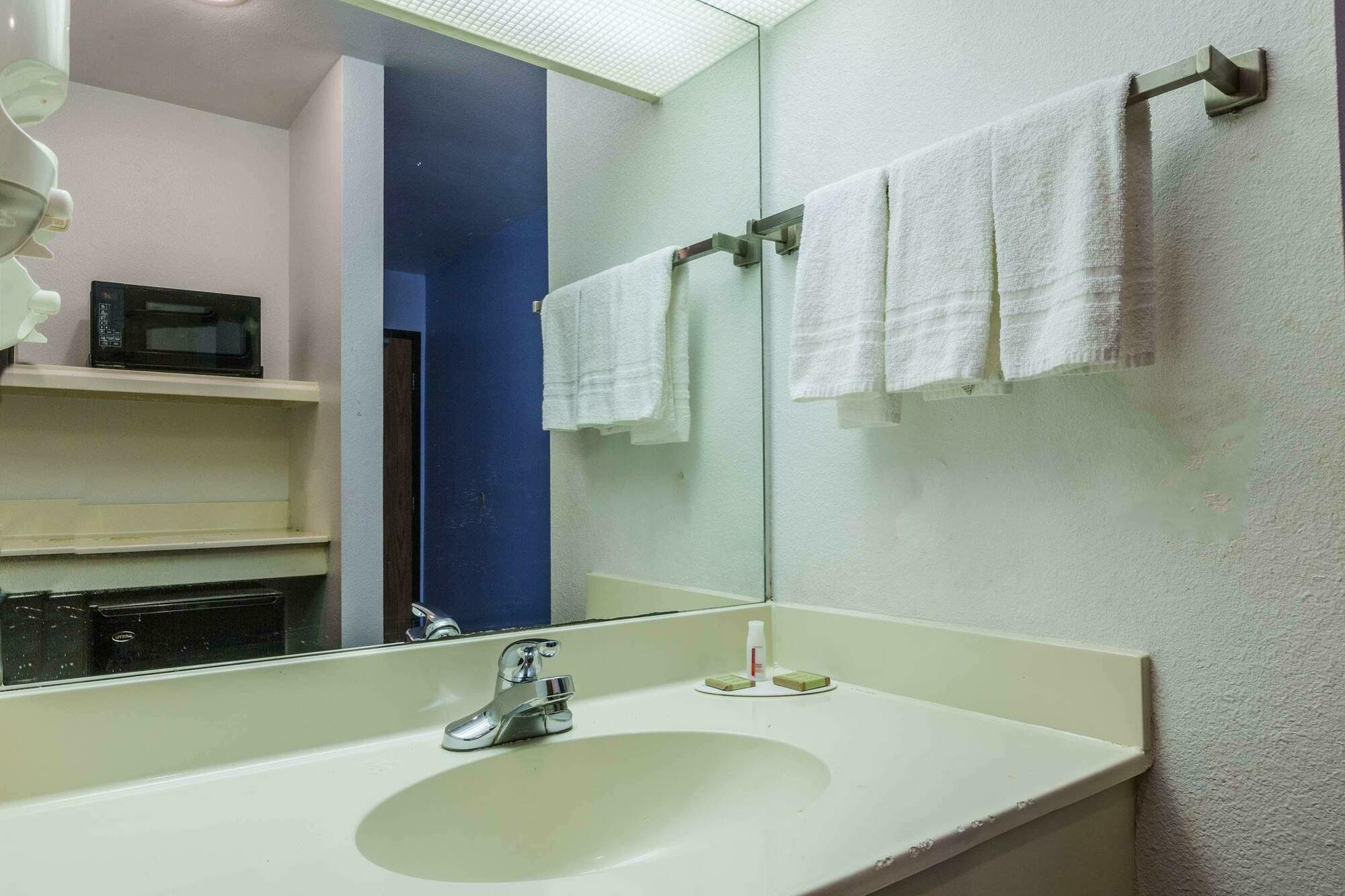 Super 8 By Wyndham Garland North Dallas Area Экстерьер фото
